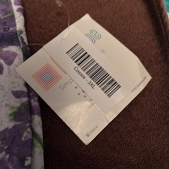 LuLaRoe Cassie - Picture 2 of 3